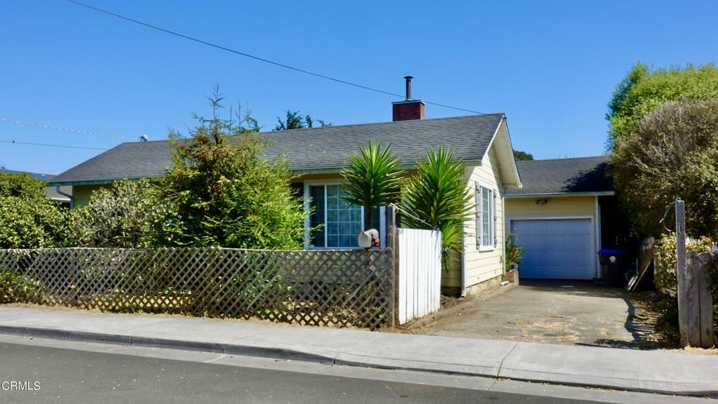 Property Photo:  880 Woodward Street  CA 95437 