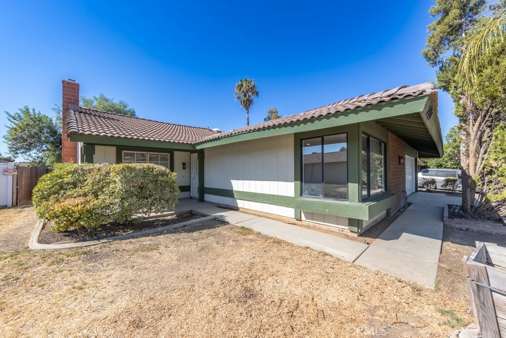 Property Photo:  23833 Hutton Court  CA 92553 