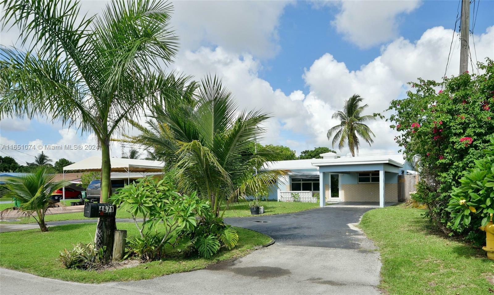 Property Photo:  4671 SW 35th Ave  FL 33312 