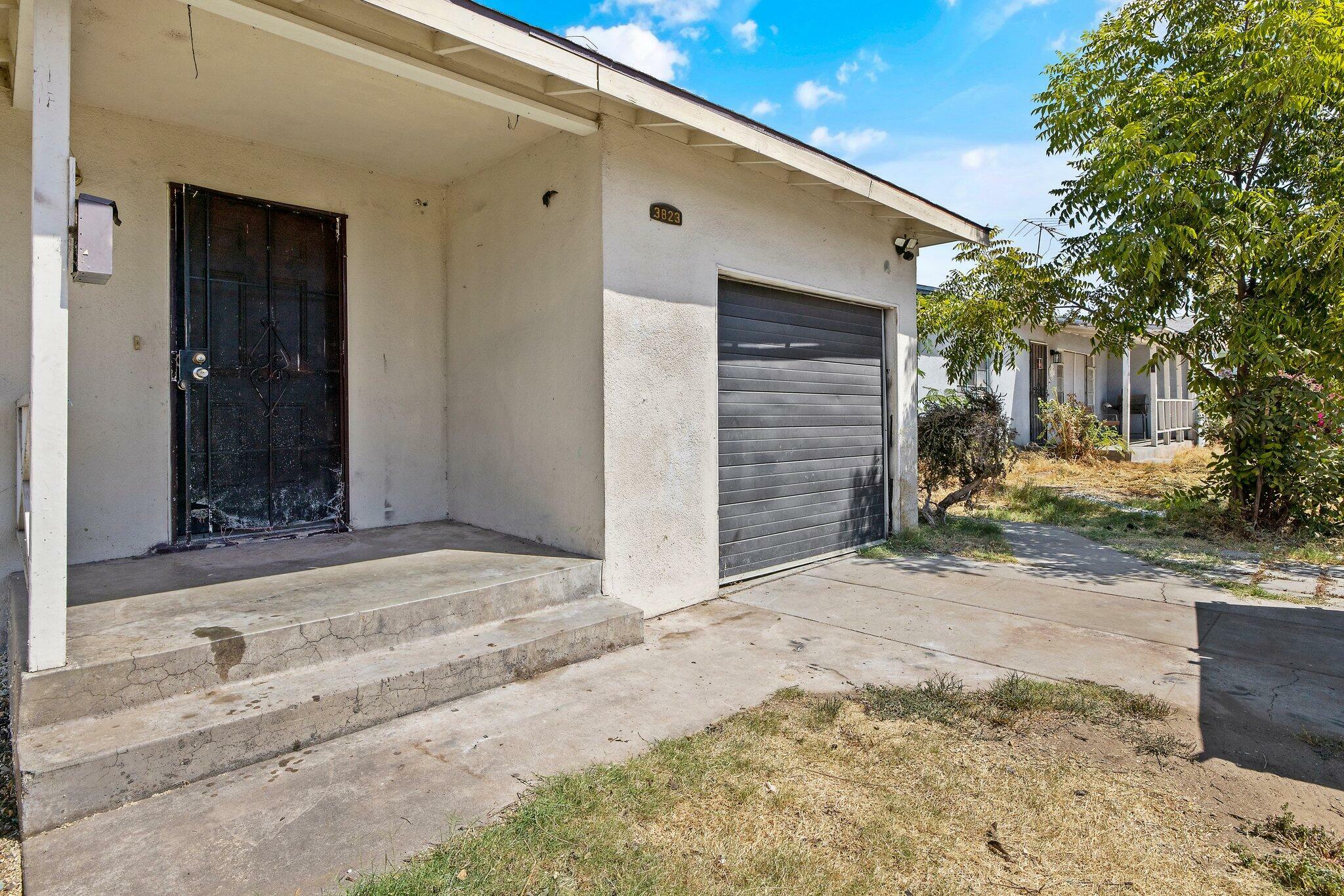 Property Photo:  3823 E Clinton Avenue  CA 93703 