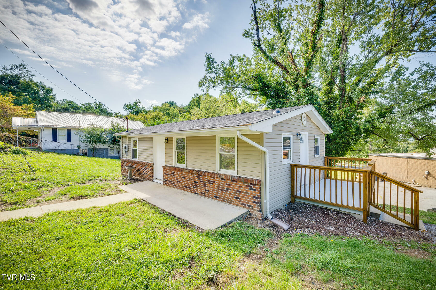 Property Photo:  1118 East State Street  TN 37620 