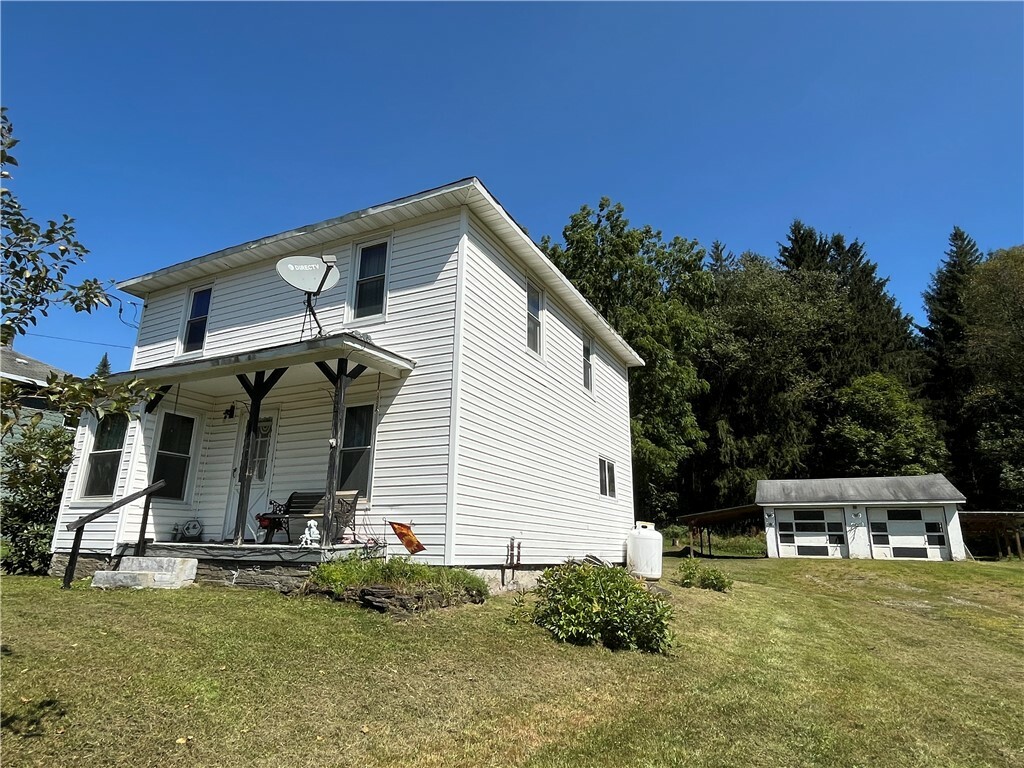 Property Photo:  880 N Sanford Road  NY 13754 