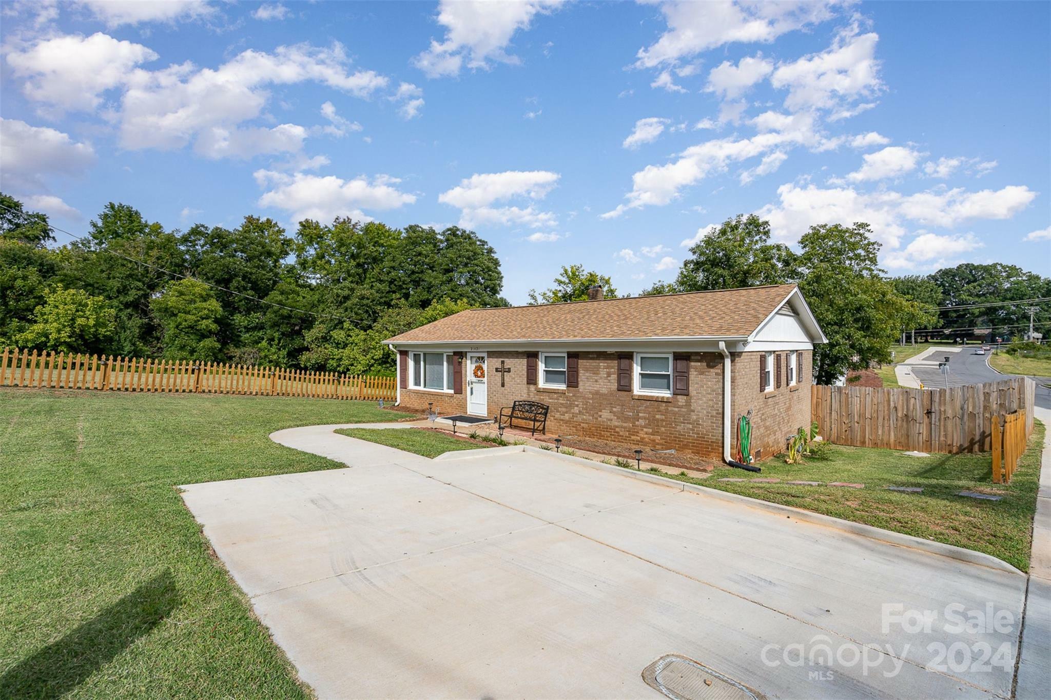 Property Photo:  21421 Gem Street  NC 28031 