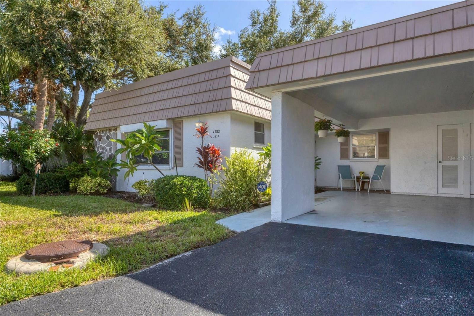 Property Photo:  2537 Riverbluff Parkway V183  FL 34231 