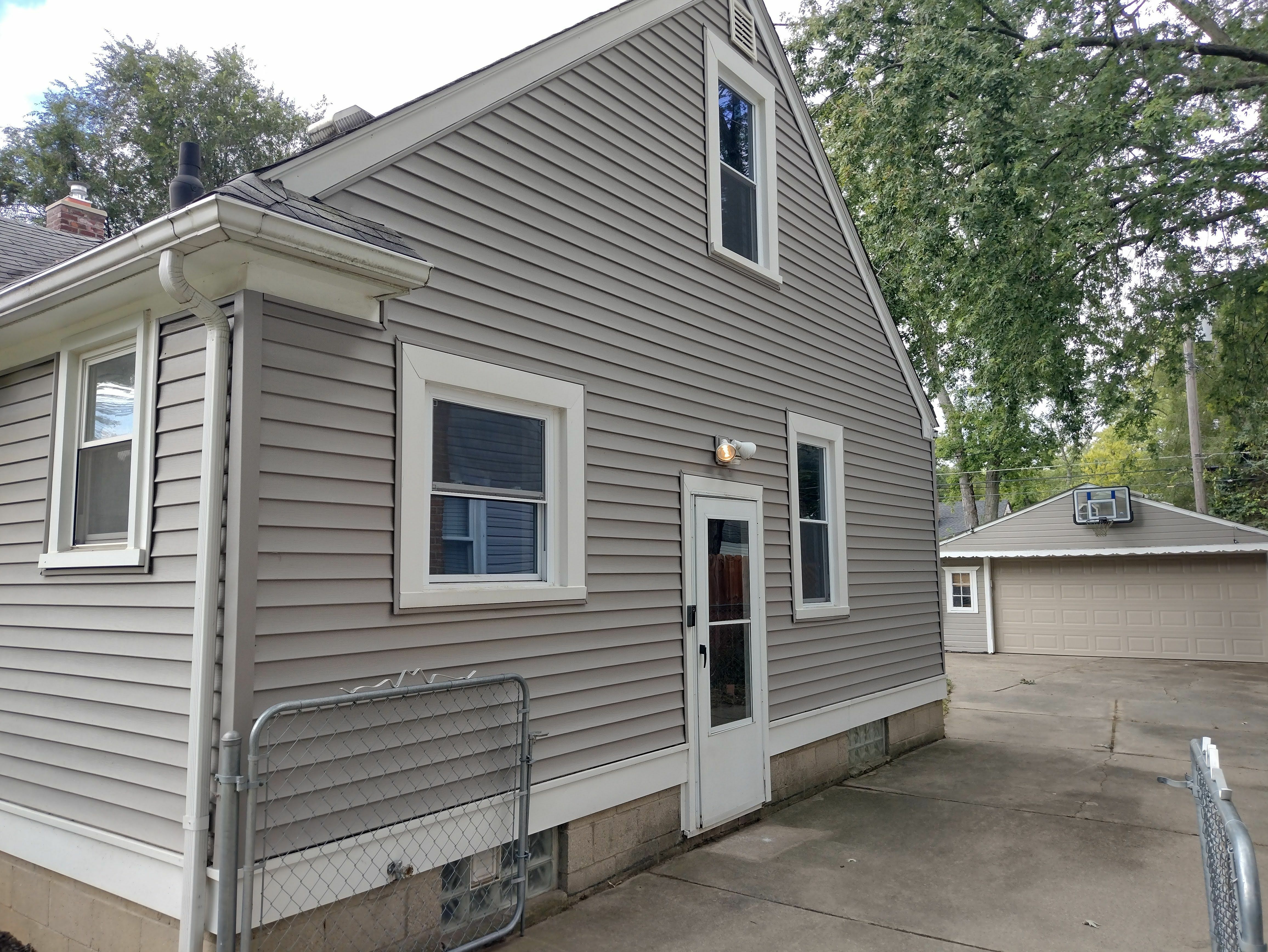 Property Photo:  18657 Sumner  MI 48240 1761 