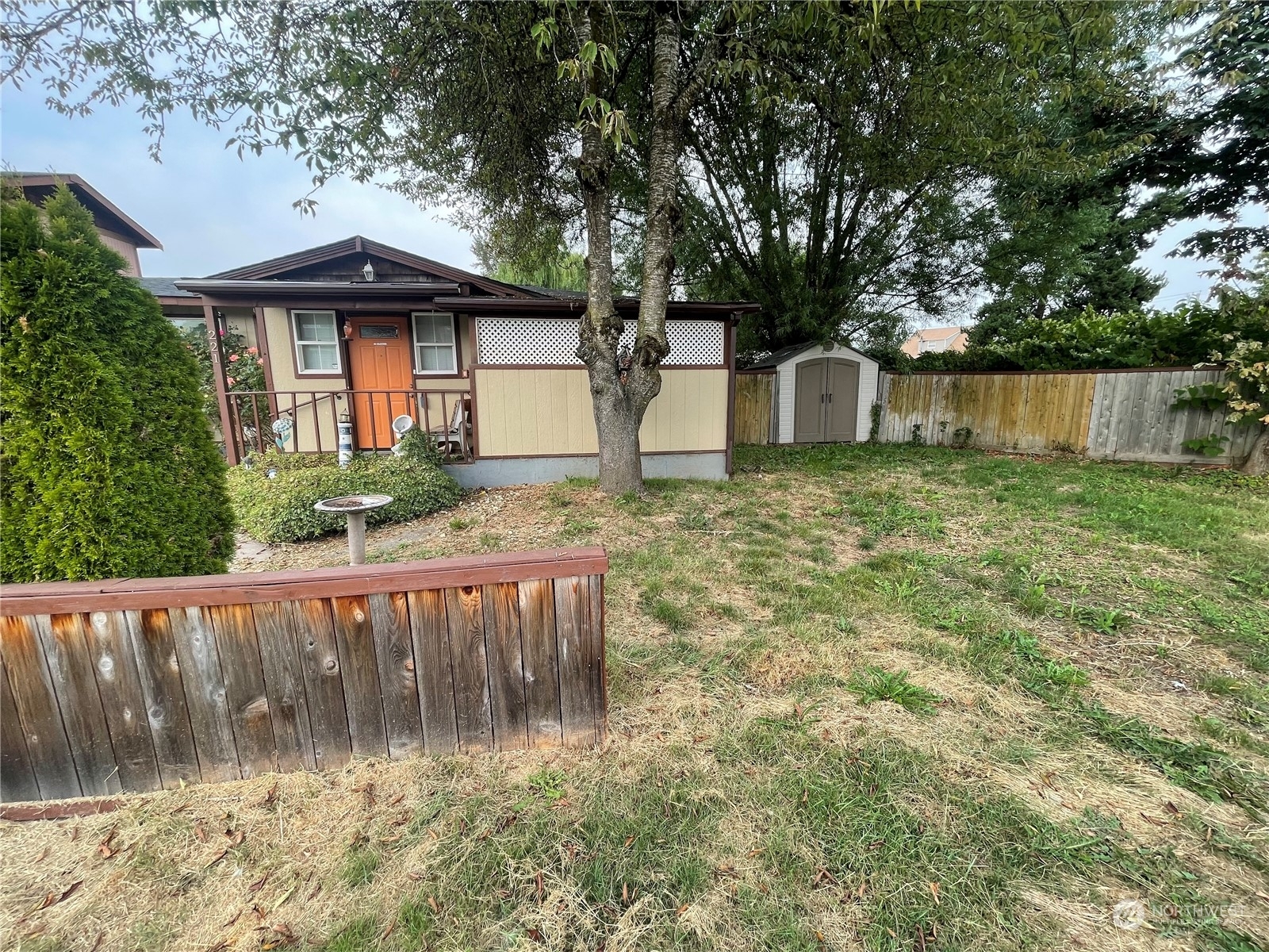 Property Photo:  221 2nd Avenue N  WA 98001 