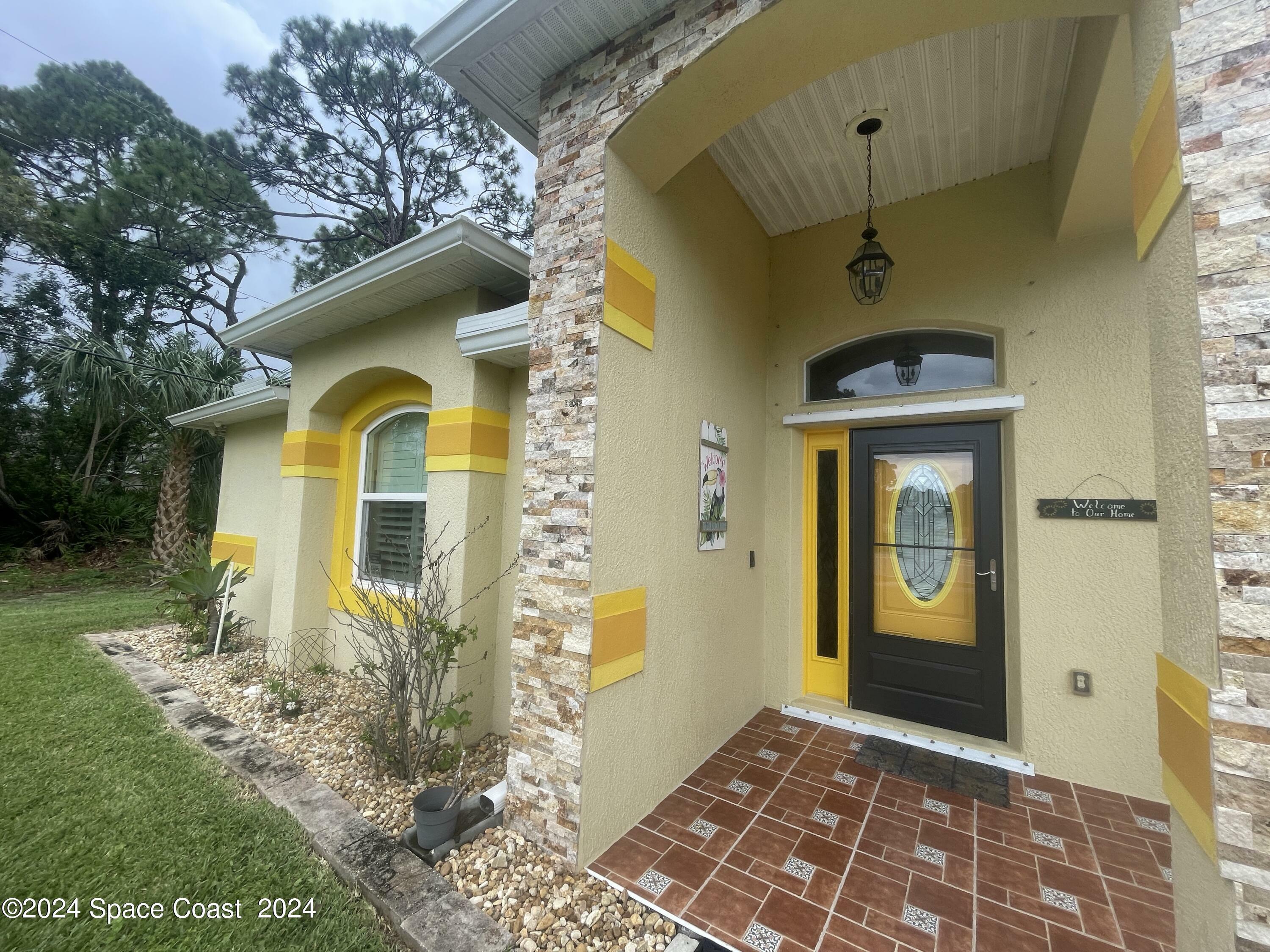 Property Photo:  1550 San Filippo Drive SE  FL 32909 