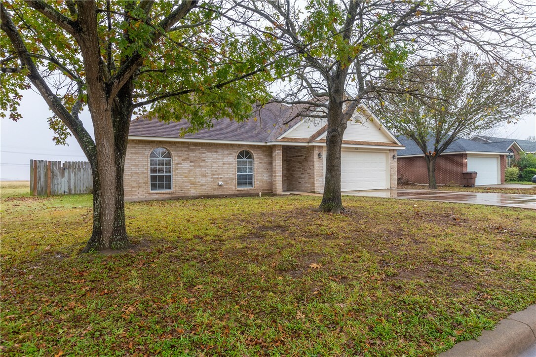 Property Photo:  1022 Alamo Street SE  TX 78644 