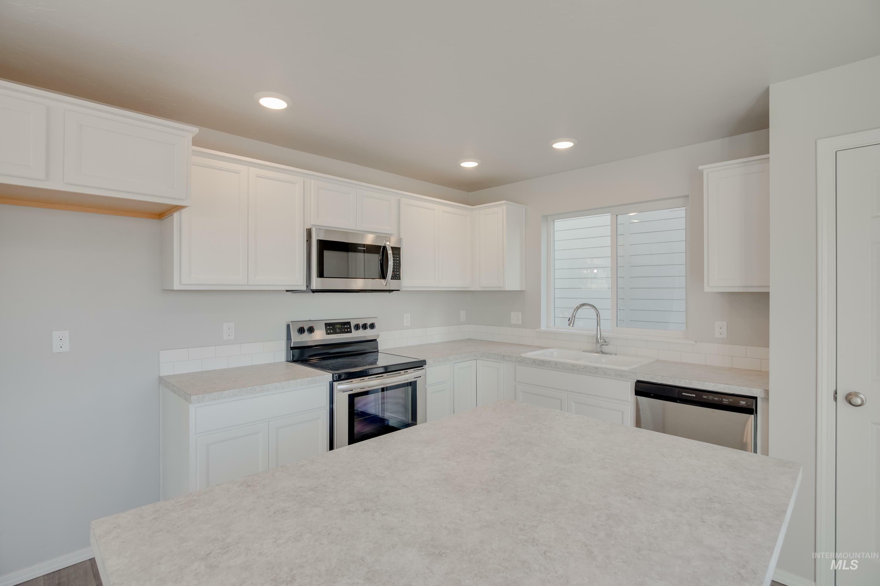 Property Photo:  1093 Quartzite Ave  ID 83644 