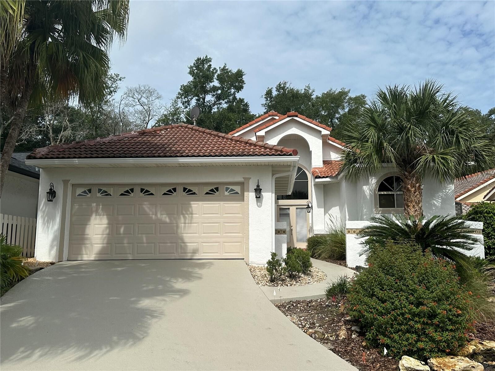 Property Photo:  