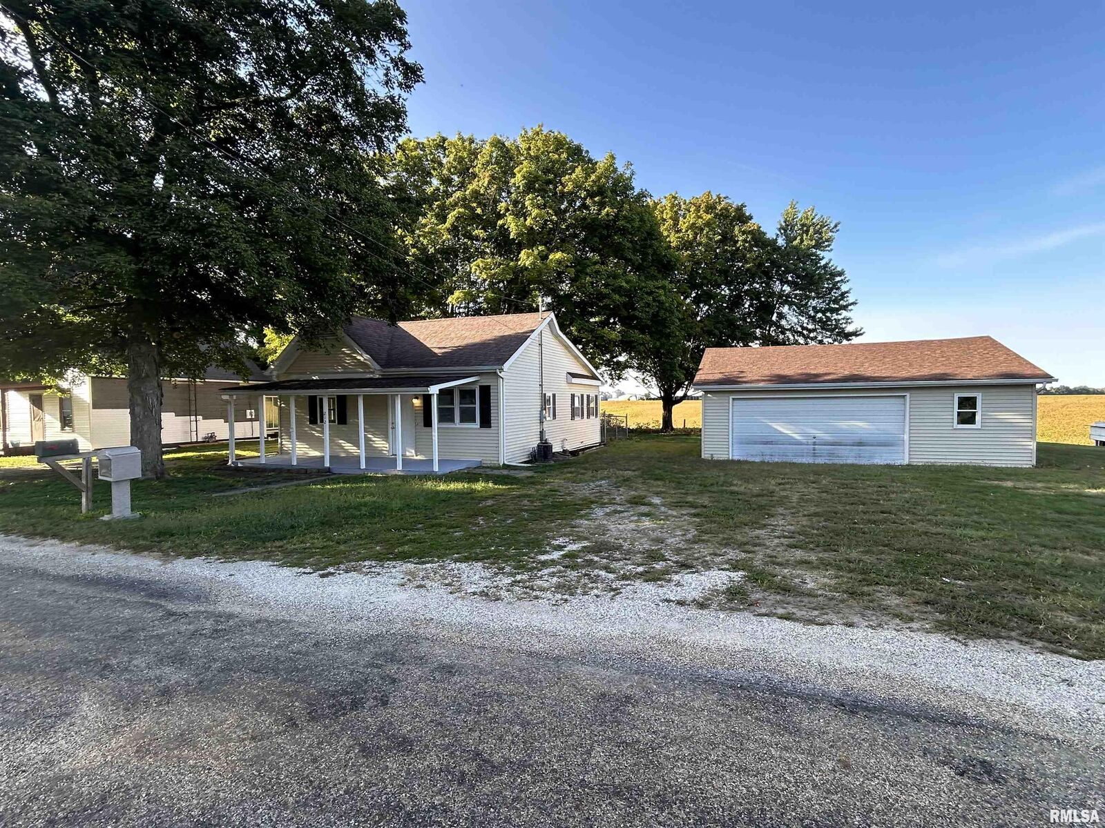 Property Photo:  212 Ann Drive  IL 62688 