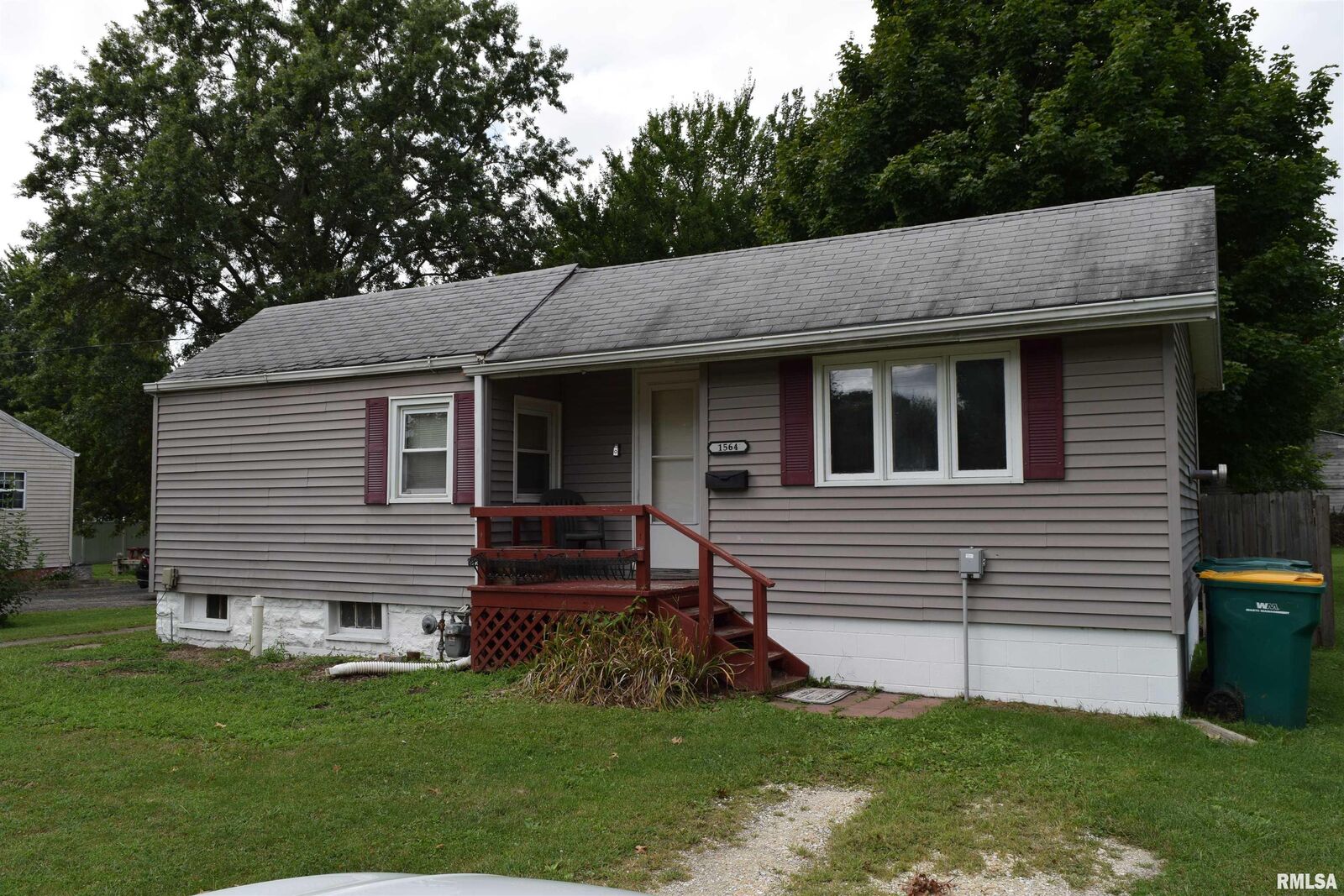 Property Photo:  1564 Harrison Street  IL 61401 
