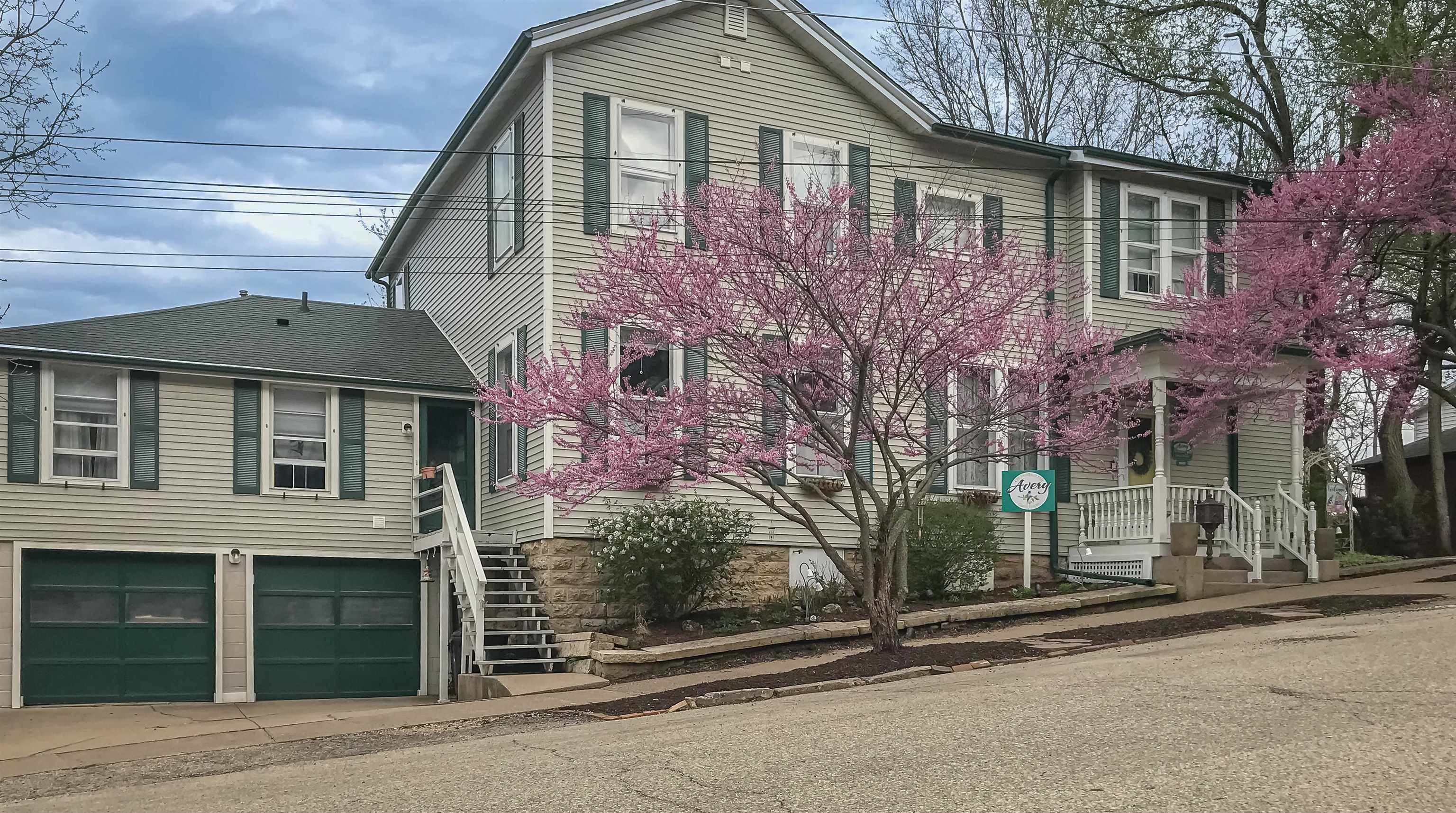Property Photo: 606 S Prospect Street IL 61036
