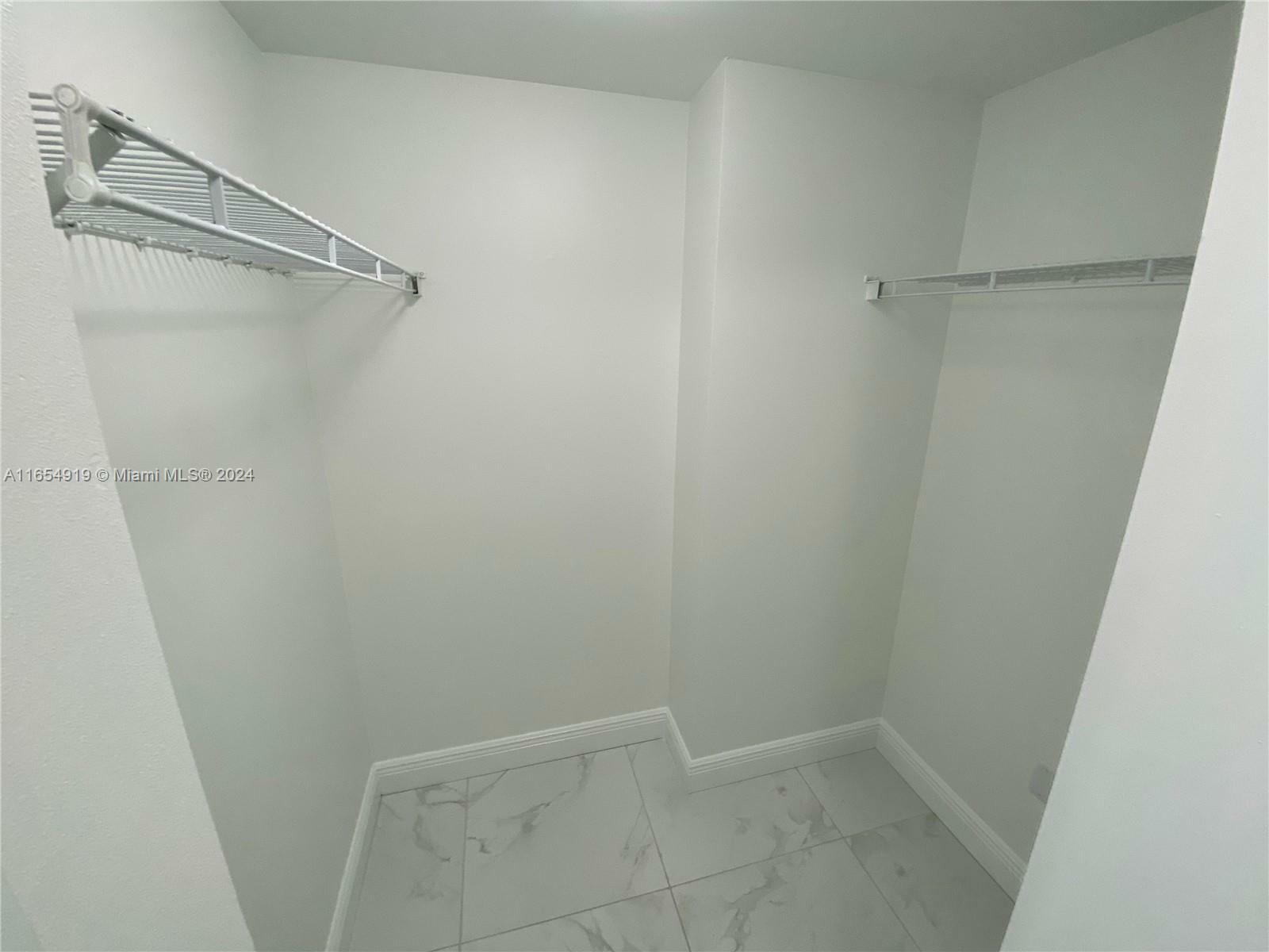 Property Photo:  2775 NE 187th St 520  FL 33180 