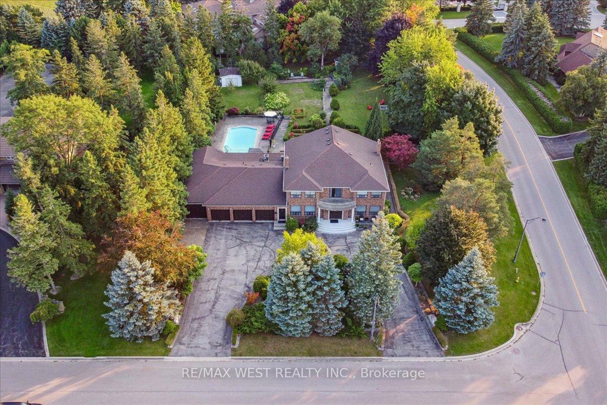 Property Photo: 190 Sandys Dr ON L4L 3E3