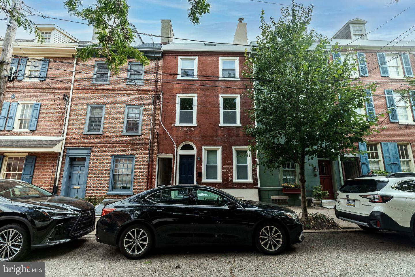 Property Photo:  110 Kenilworth Street  PA 19147 