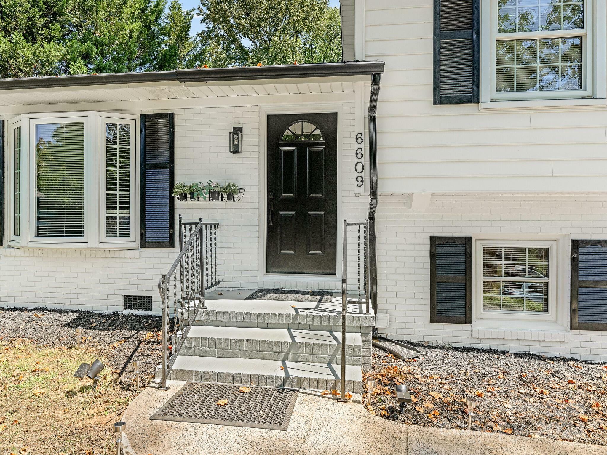 Property Photo: 6609 Highbrook Drive NC 28212