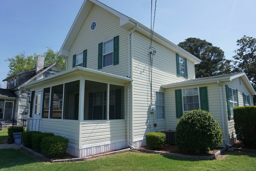 Property Photo:  23 Lee St  VA 23480 