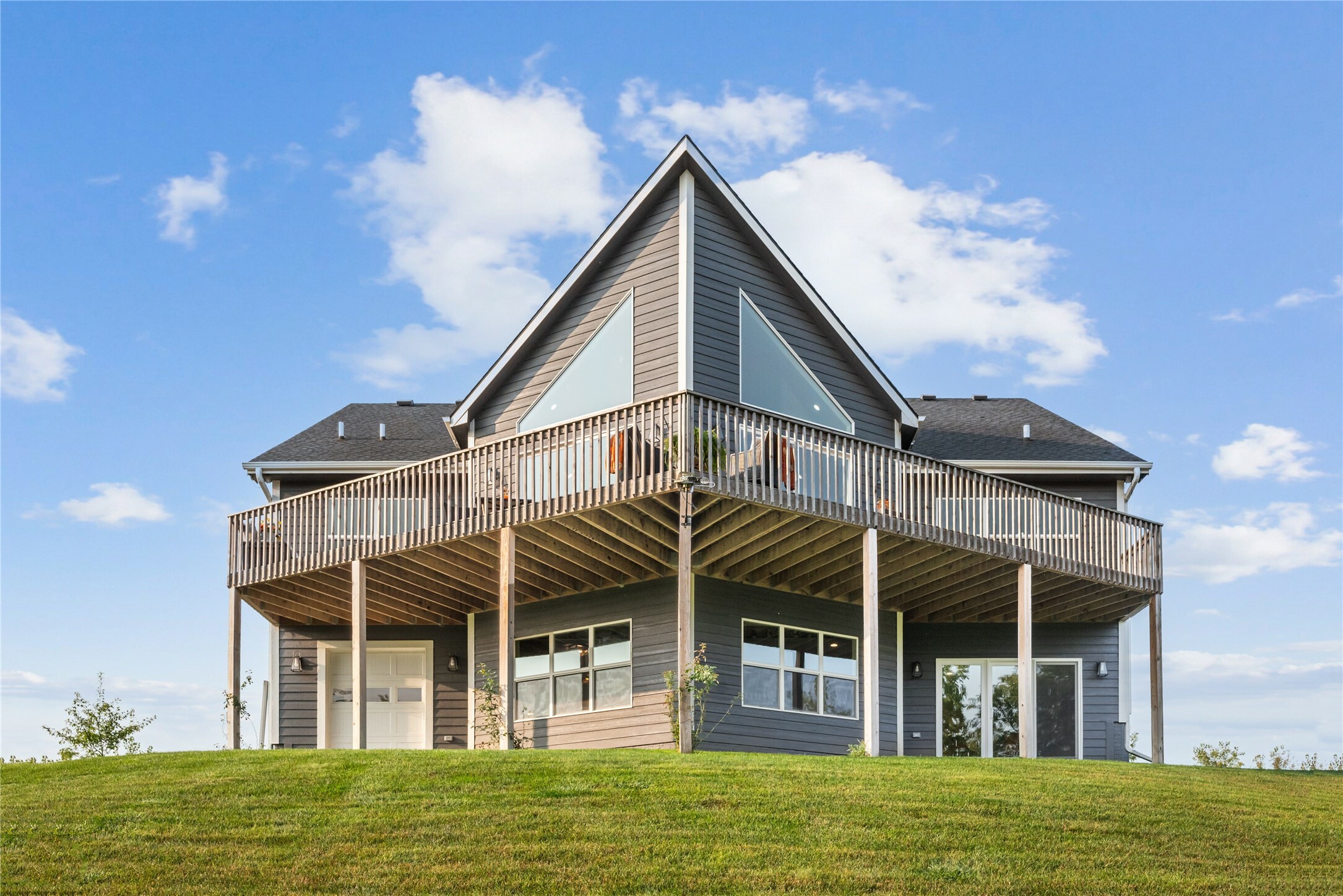 Property Photo:  598 Thunder Road  IA 50219 