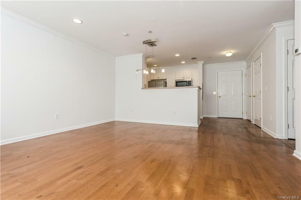 Property Photo:  100 Woodcrest Lane 125  NY 10549 