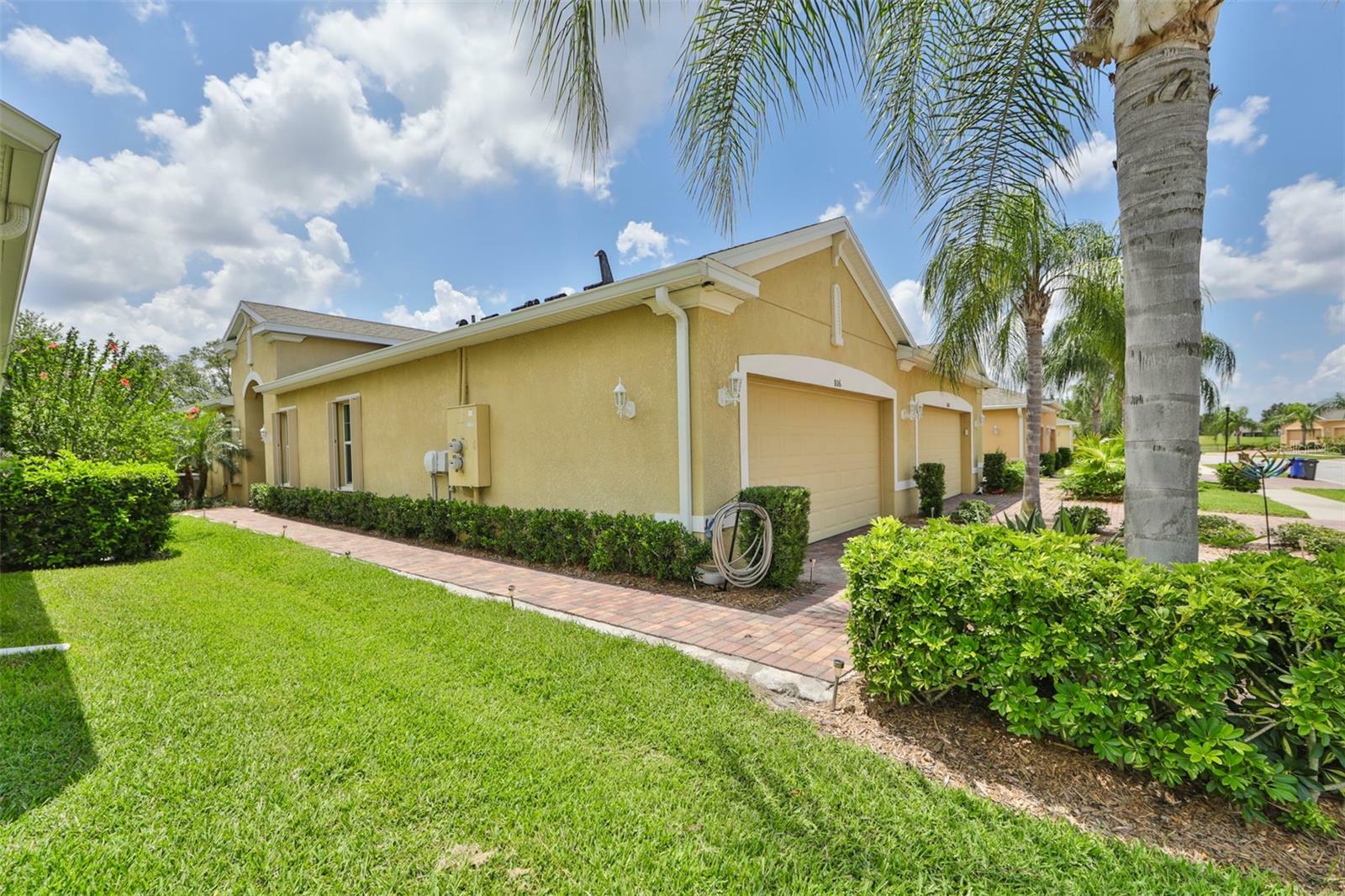 Property Photo:  806 Chipper Drive  FL 33573 