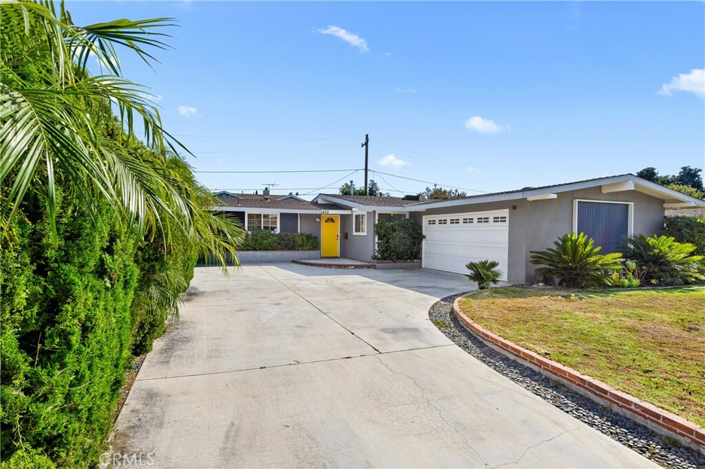 Property Photo:  1402 W Goodhue Avenue  CA 92802 