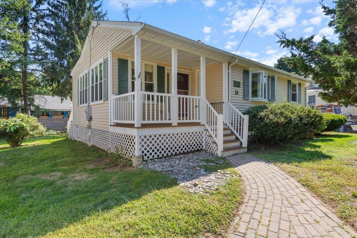 Property Photo:  21 Douglass Way  NH 03833 