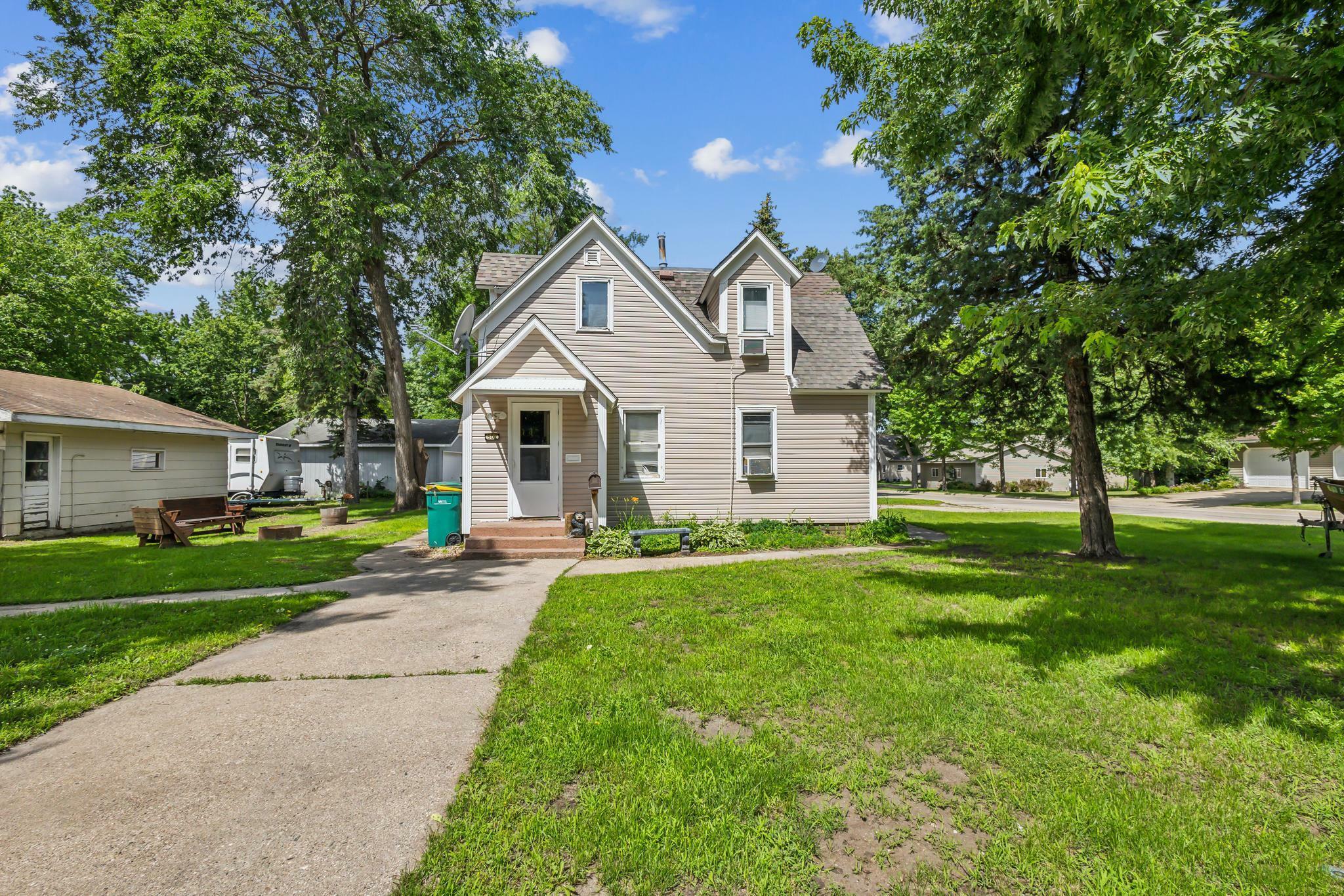 Property Photo:  502 S Litchfield Avenue  MN 55355 