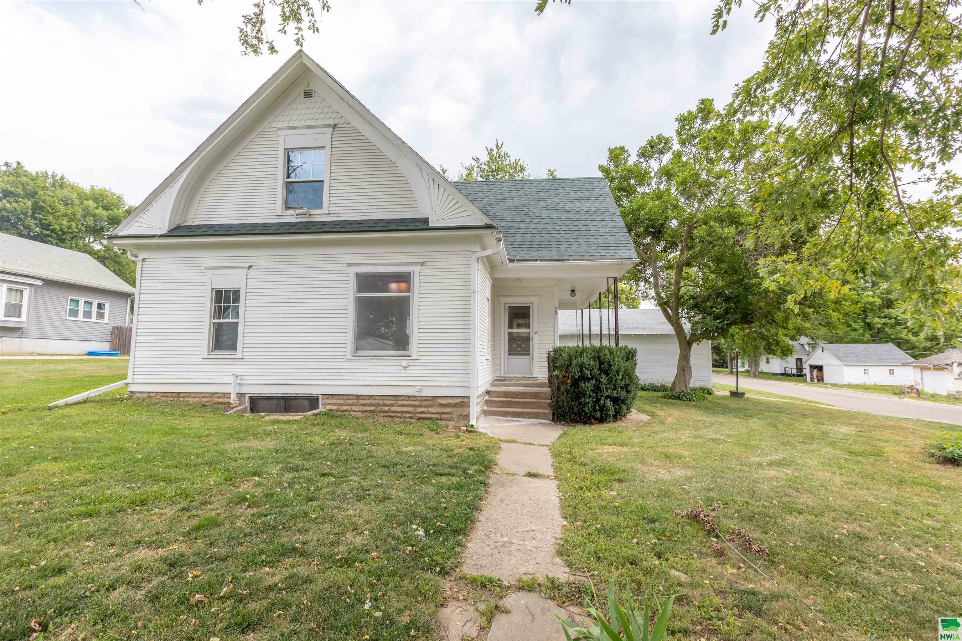 Property Photo:  301 E 5th Street  IA 51060 