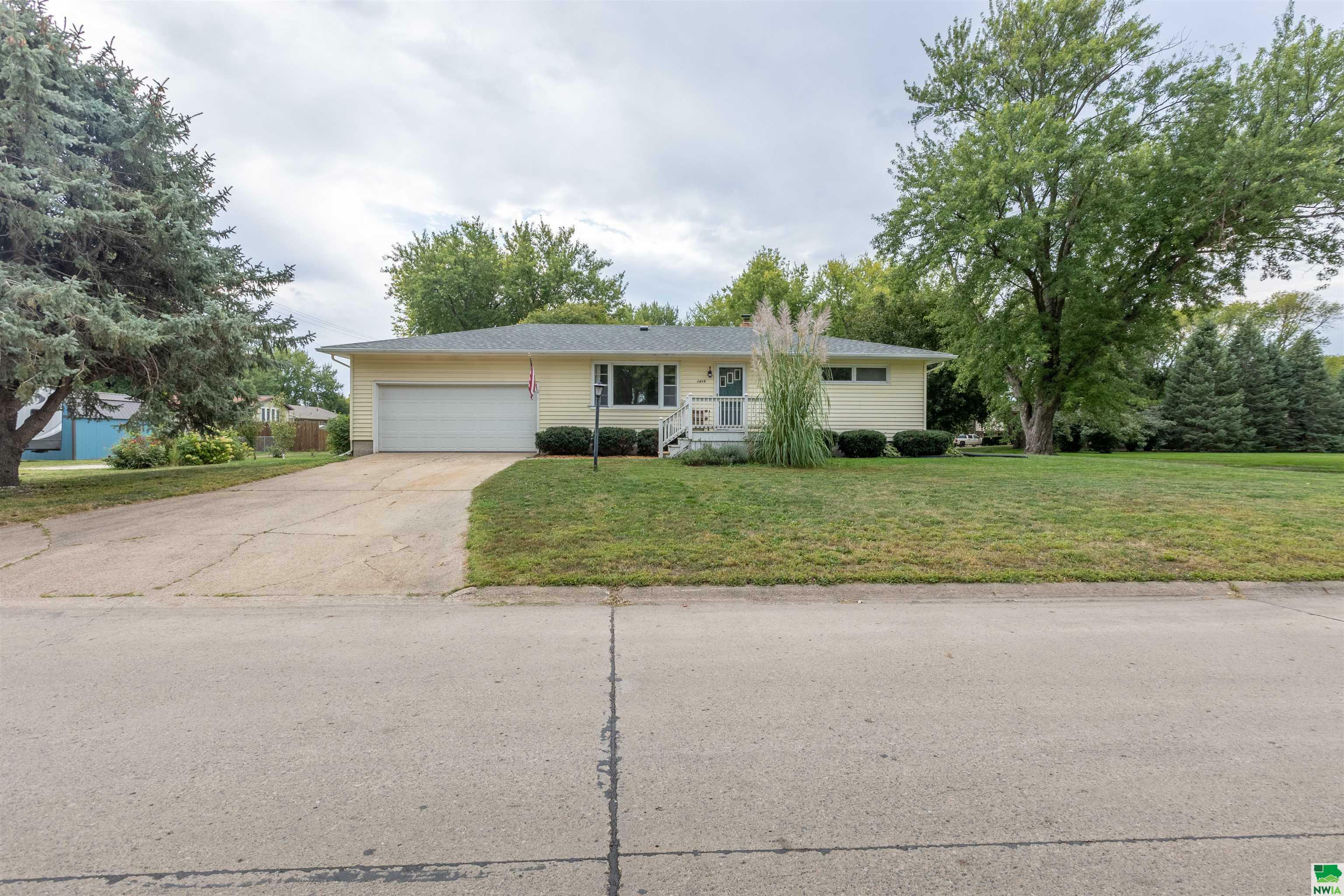 Property Photo:  1415 Jasper St  IA 51040 