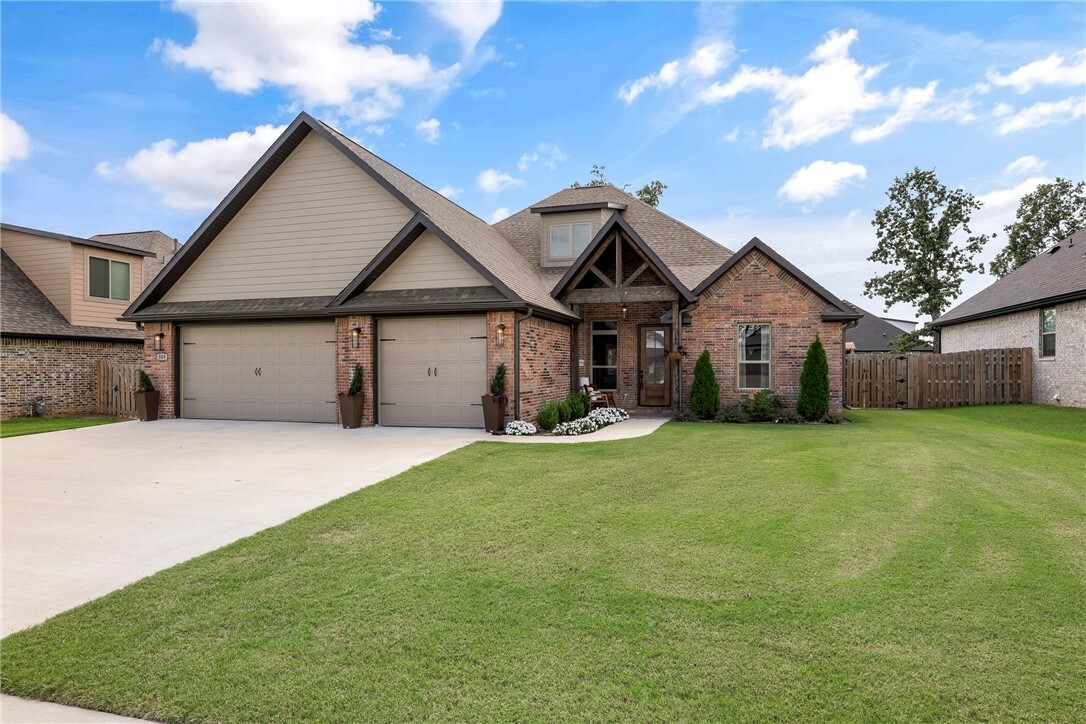 Property Photo:  809 Verona Avenue  AR 72762 