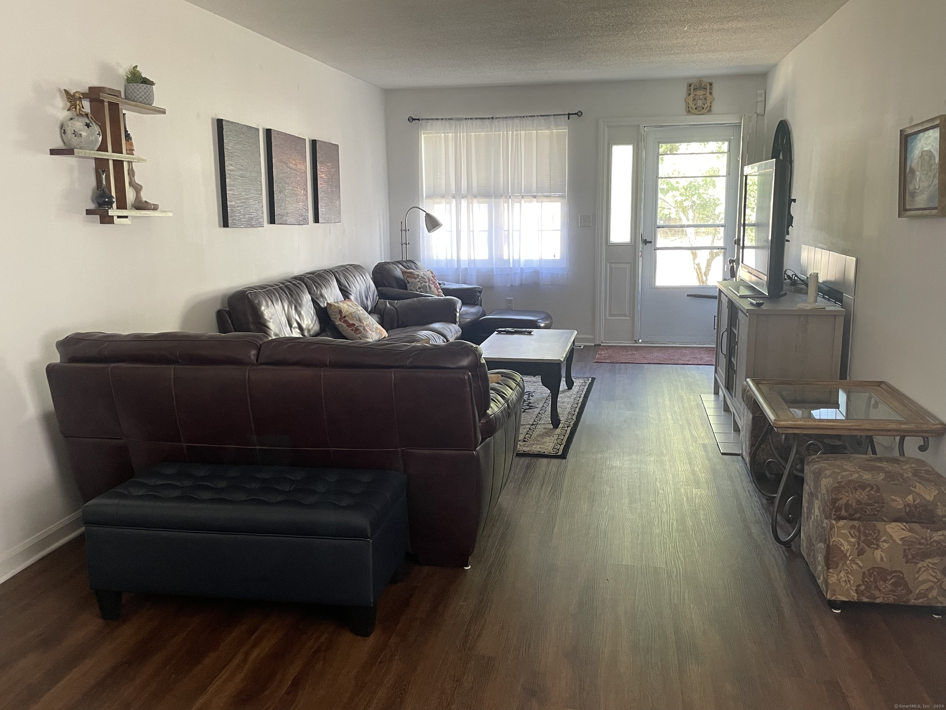 Property Photo:  2390 State Street Apt L1e  CT 06517 