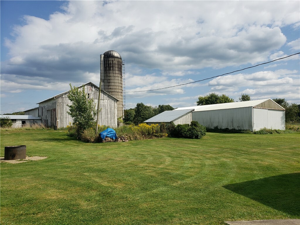 Property Photo:  1062 Greenfield Rd  PA 16148 