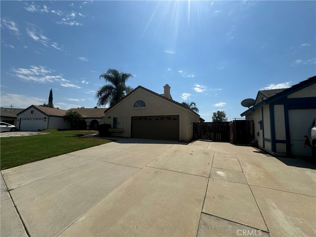 Property Photo:  25567 Fernbush Street  CA 92553 