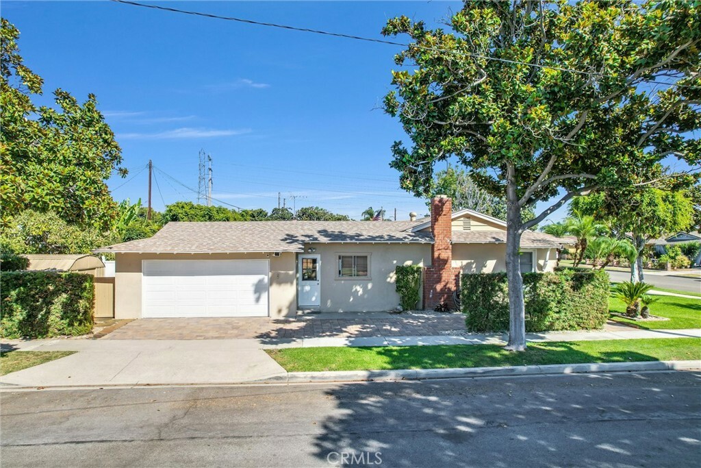 Property Photo:  2755 W Bridgeport Avenue  CA 92804 