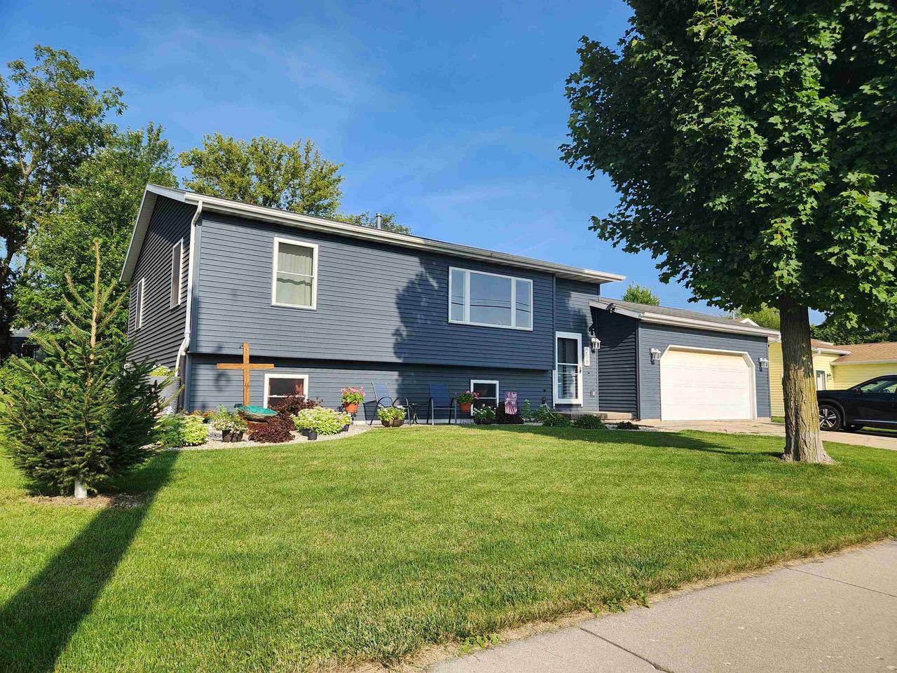 Property Photo:  208 Marlboro Avenue  WI 53534 