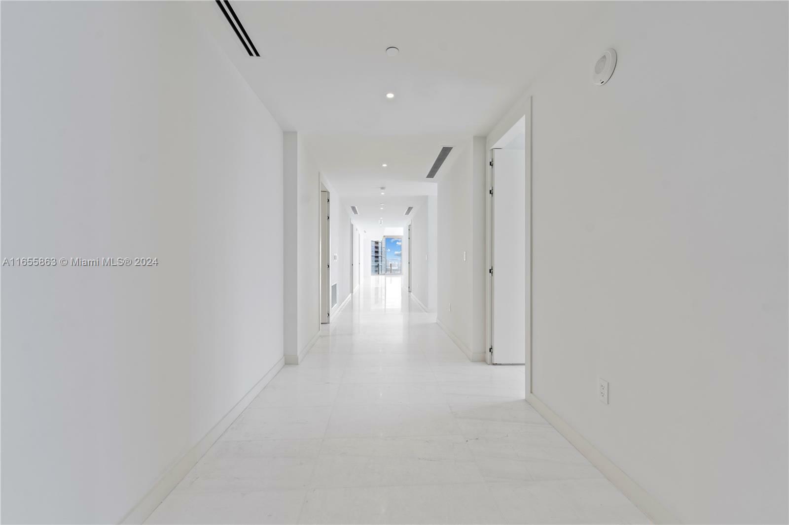 Property Photo:  300 Biscayne Blvd Way 3201  FL 33131 