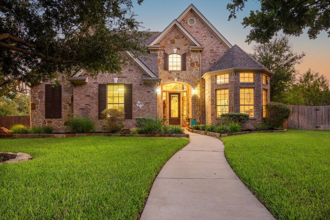 Property Photo:  605 Riley Trail  TX 78613 