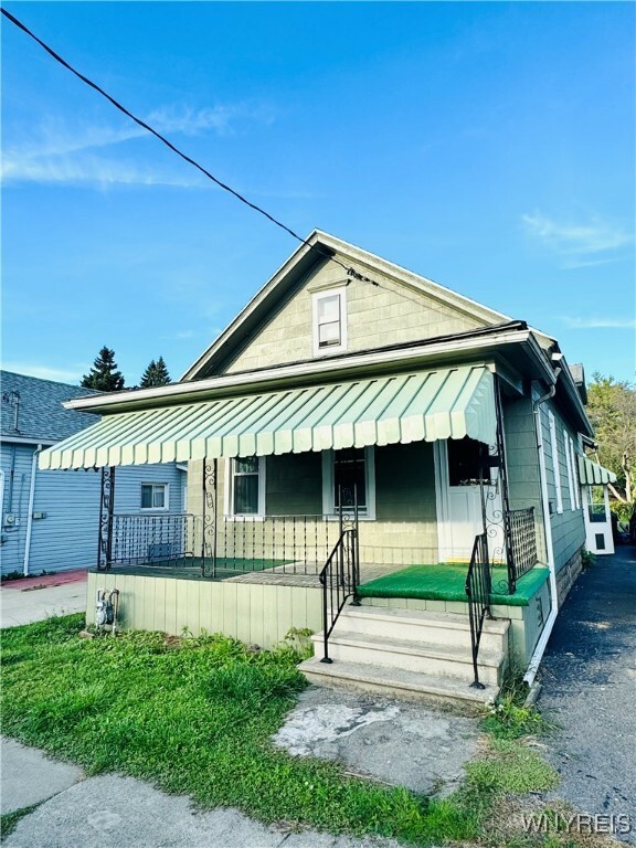 Property Photo:  381 Young Street  NY 14150 