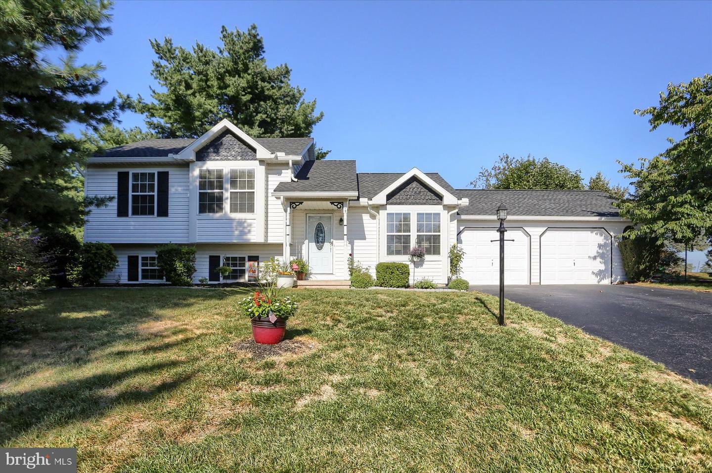 Property Photo:  140 Saint Andrews Way  PA 17319 