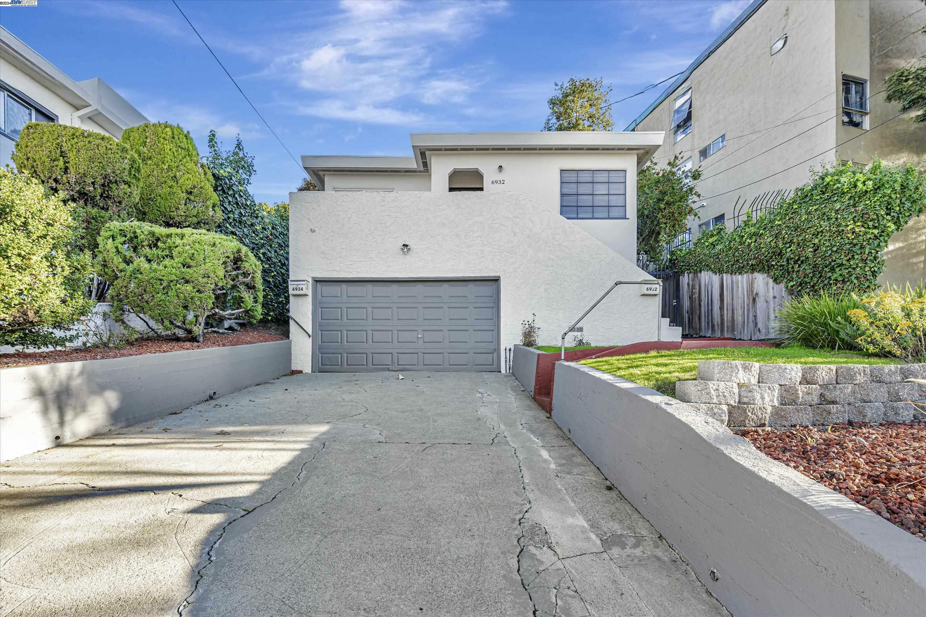 Property Photo:  6932 Macarthur Blvd  CA 94605 