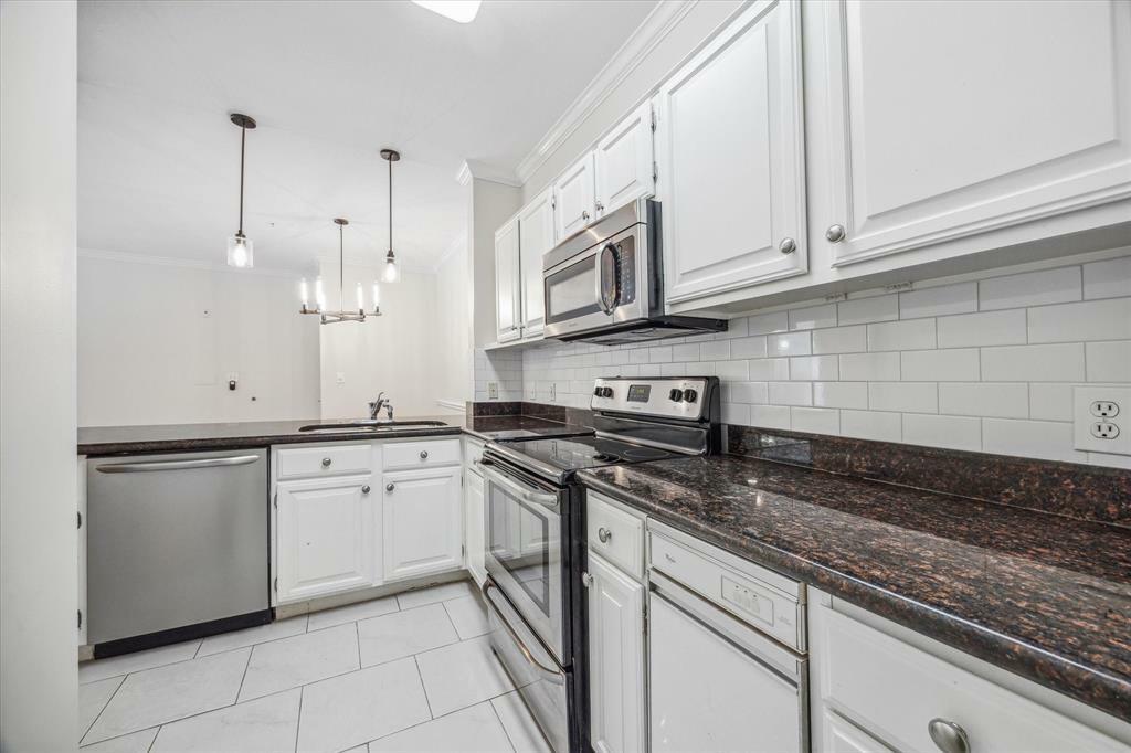 Property Photo:  2111 Welch Street A122  TX 77019 