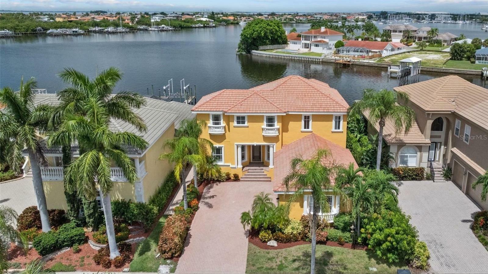Property Photo: 1233 Acappella Lane FL 33572