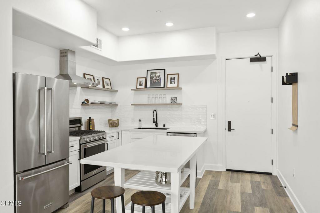 Property Photo:  130 N Garden Street 3141  CA 93001 