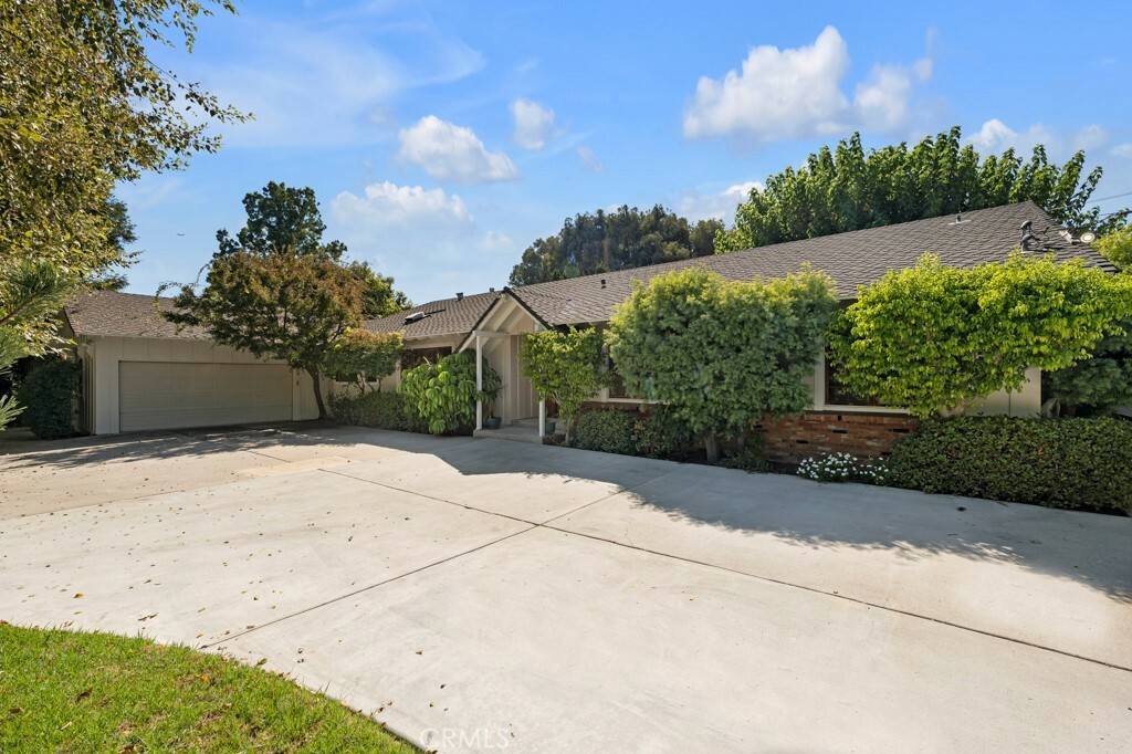 8611 Amestoy Avenue  Sherwood Forest CA 91325 photo