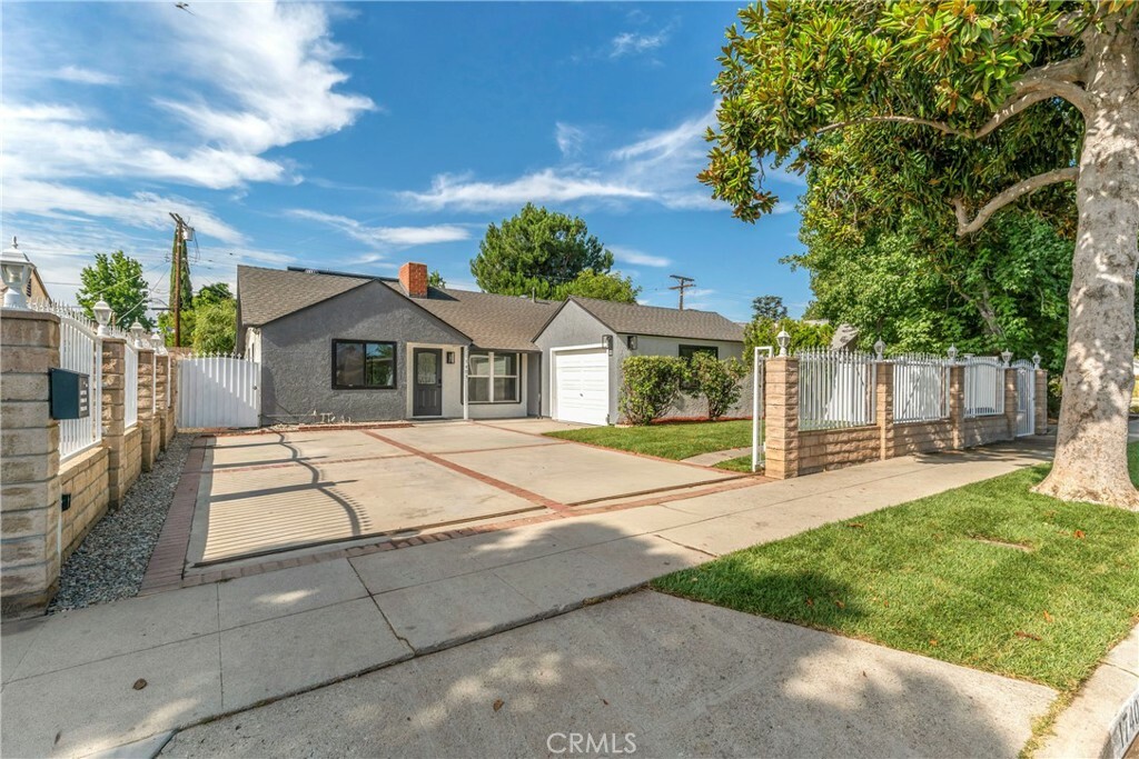 17405 Stagg Street  Northridge CA 91325 photo