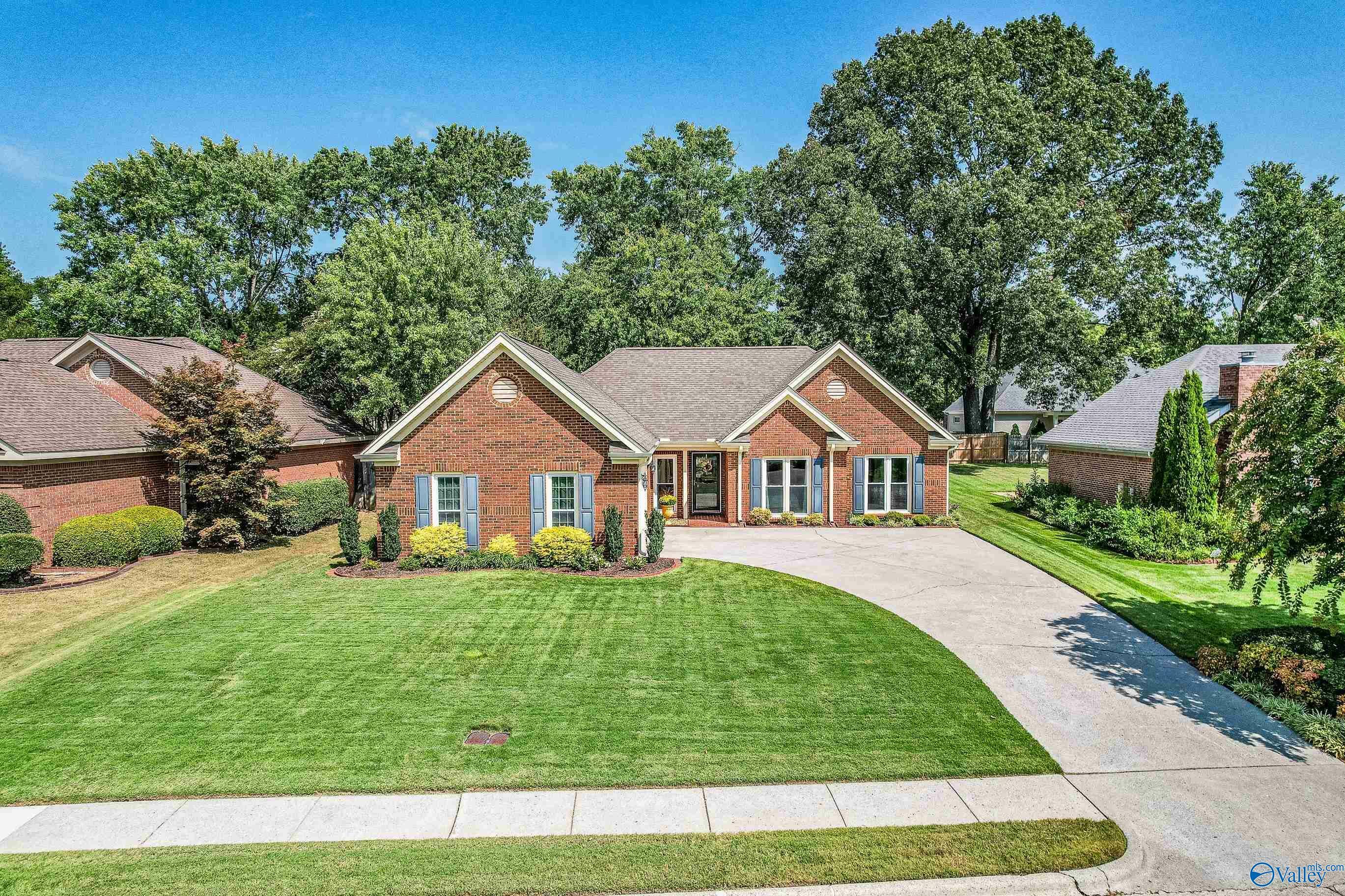 Property Photo: 2517 Hamilton Drive SE AL 35803