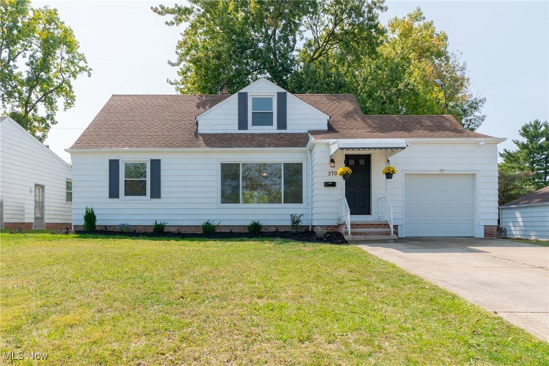 Property Photo: 370 S Green Road OH 44121