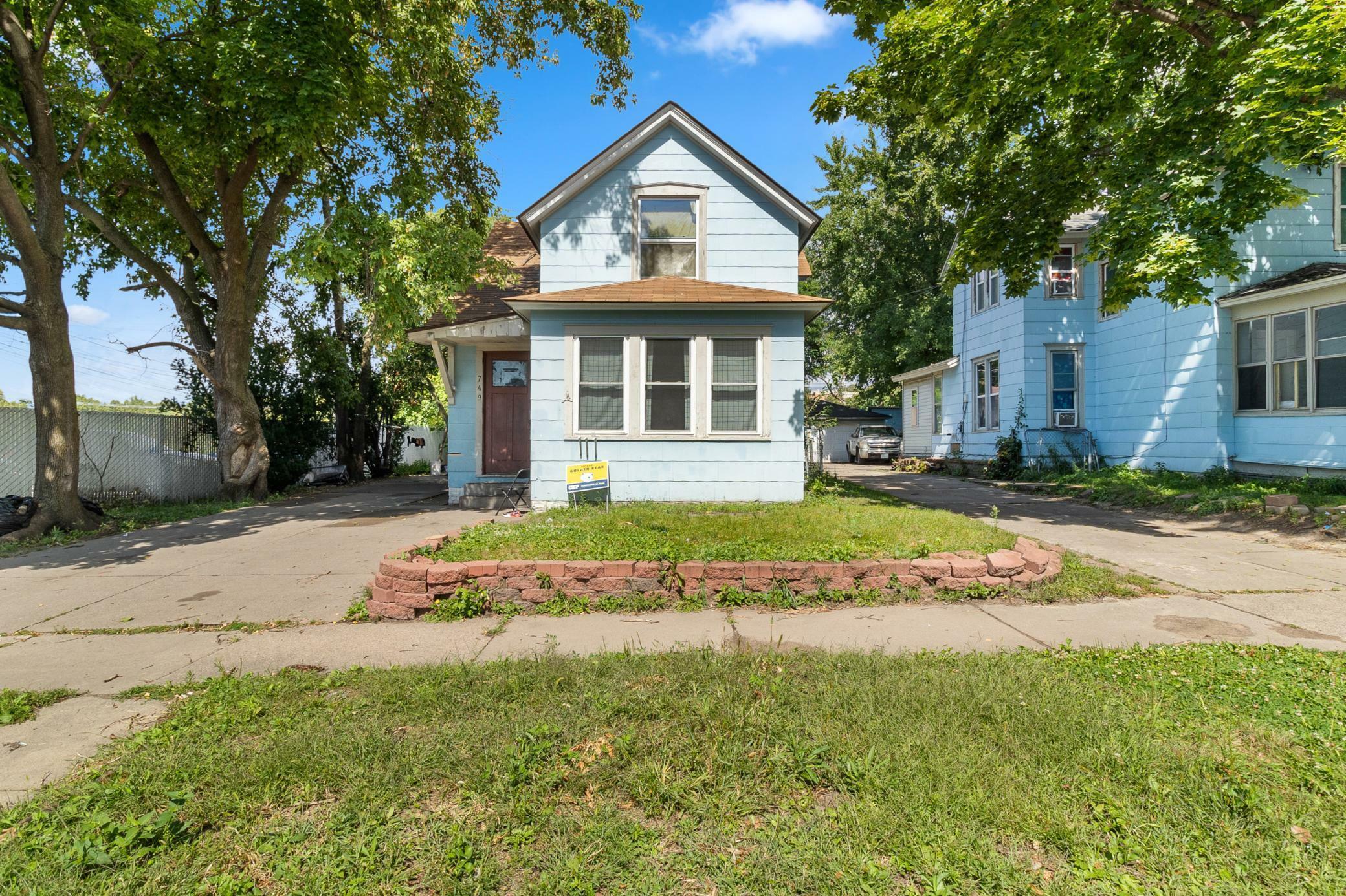 Property Photo:  749 Bush Avenue  MN 55106 