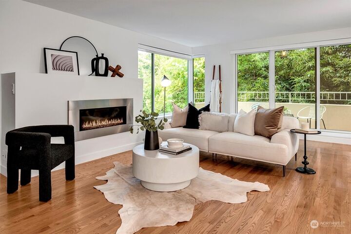 Property Photo:  619  5th Avenue W 202  WA 98119 